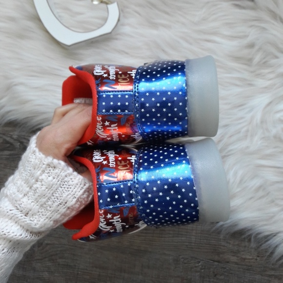 NEW DC Wonder Woman High-Tops - Picture 4 of 6